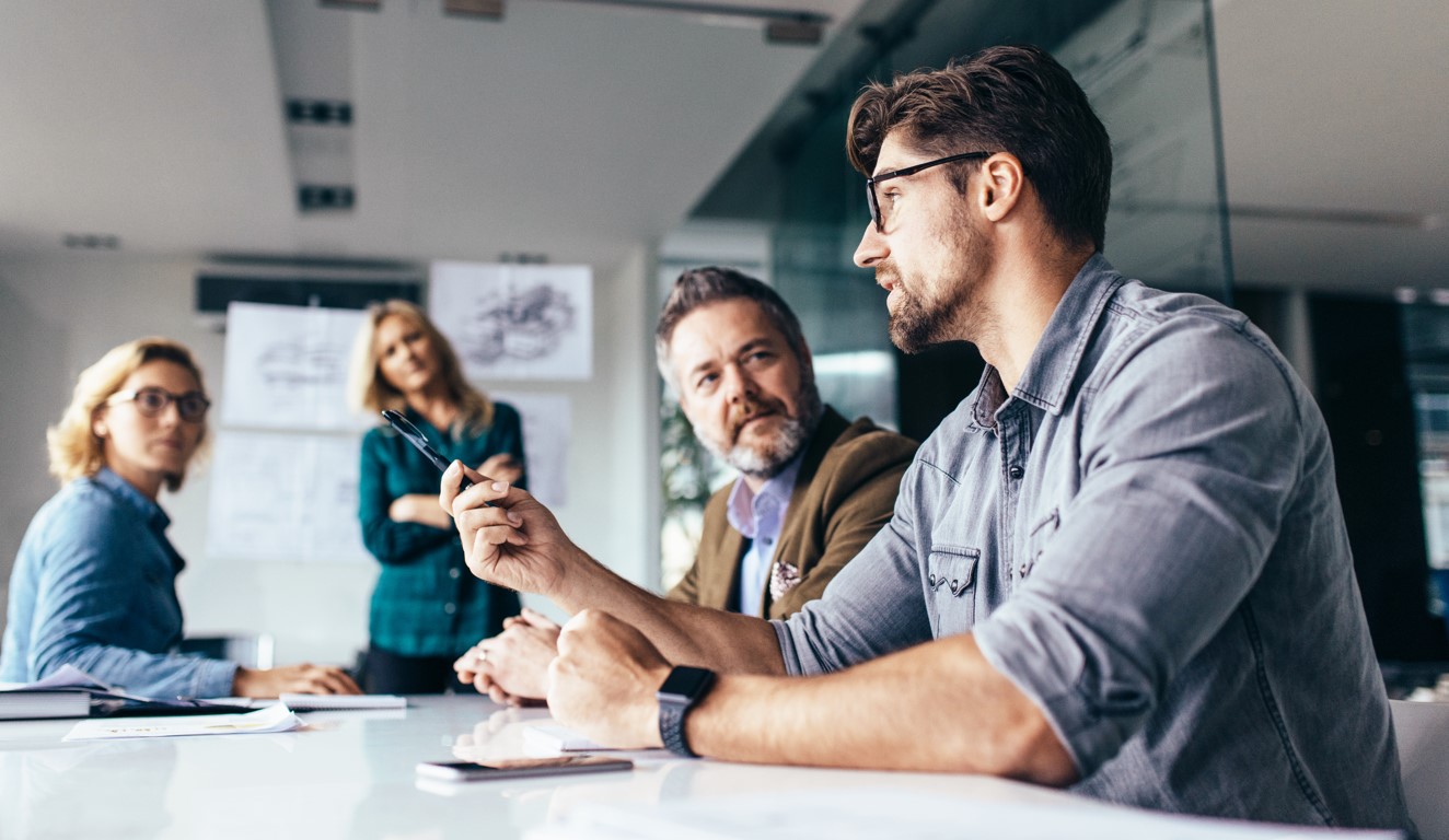 Brand Leadership Communications: Erfolgreiche Markenführung bedeutet, eine Marke in einem intensiven Markenwettbewerb erfolgreich zu platzieren und durchzusetzen – was wegen der Vielzahl beworbener Marken immer schwieriger wird. Deshalb beachten Unternehmen in der Markenführung vor allem drei Dinge: Erstens konzentrieren sie sich auf wenige, aber starke Marken – keine Zersplitterungen des Außenauftritts. Zweitens achten sie auf ein stringentes Corporate Design. Und drittens etablieren sie schnelle, effiziente Prozessabläufe – über elektronische Markenmanagementplattform. Wir unterstützen Sie in allen drei Punkten – nehmen Sie Kontakt auf.